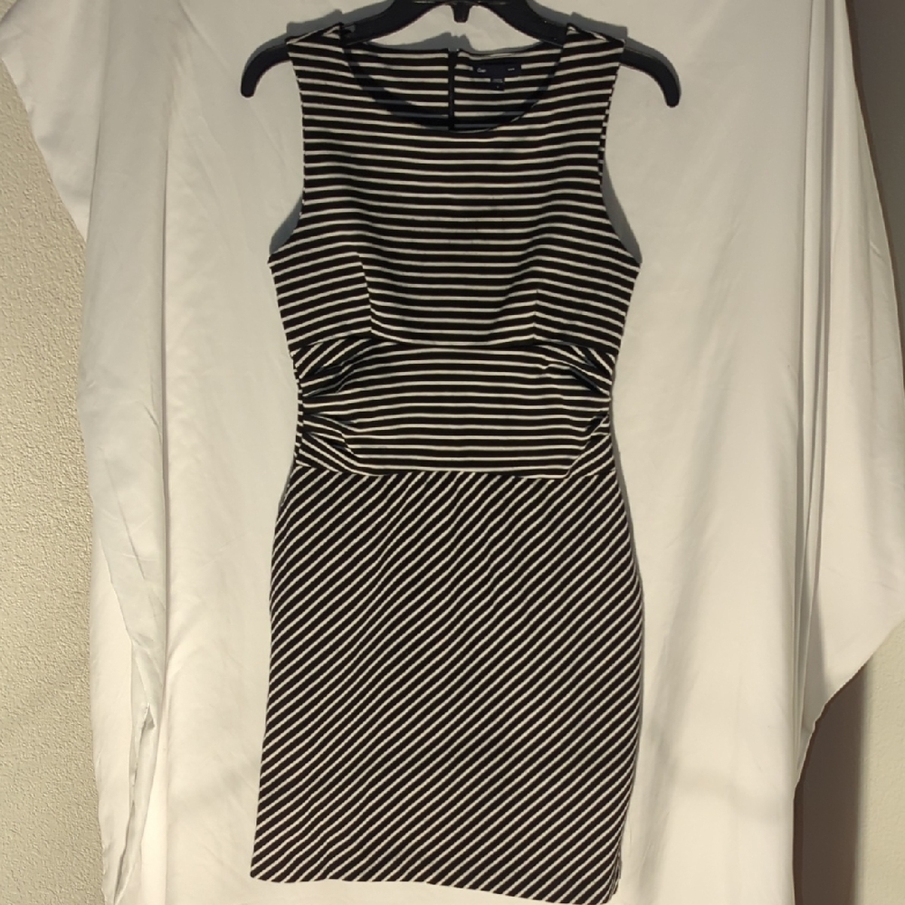 GAP Black and White Mini Dress Size 4